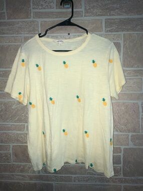 Lucky Brand Pale Yellow Pineapple Embroidered Tee size large